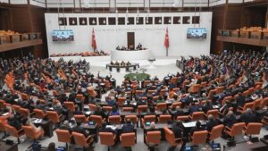 Türkiye: le Parlement prolonge le mandat relatif au déploiement de troupes en Syrie et en Irak