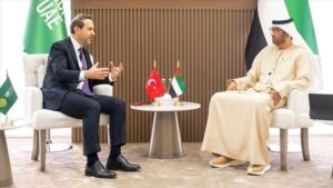 Le ministre turc de l'Énergie en visite aux Émirats pour discuter de la coopération dans le domaine de l'énergie