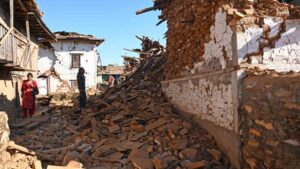 Au moins 132 morts dans un séisme au Népal
