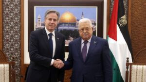 Palestine: Abbas dénonce le "génocide" d'Israël, Blinken veut stopper les "violences d'extrémistes"