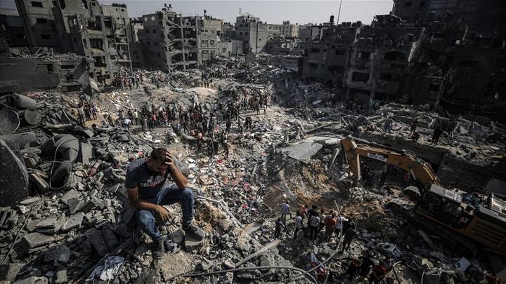 Gaza: Un mois de "carnage", Israël aspire à une "présence sécuritaire indéfinie"