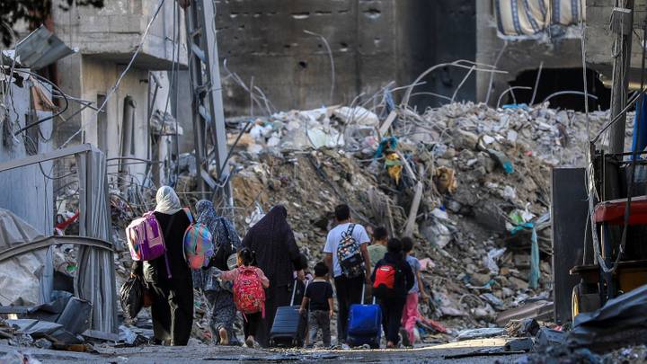 Le bilan des victimes grimpe à 10.569 à Gaza, encerclée par l’armée israélienne